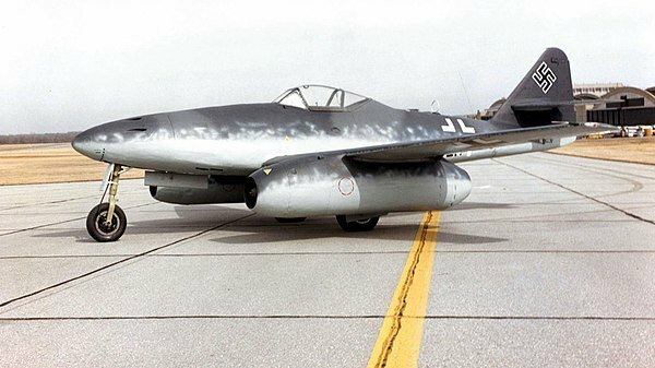 600px-Messerschmitt_Me_262A_at_the_National_Museum_of_the_USAF.jpg.0800c5a993165e626b058690c322359e.jpg