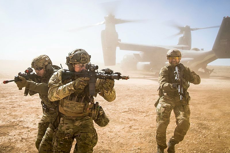 800px-A_joint_special_forces_team_moves_together_out_of_an_Air_Force_CV-22_Osprey_aircraft_Feb._26_2018.jpg.8186c58d54a3b9bbc5c6f48b84ca3dfc.jpg